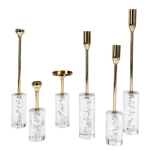AD2133-D | Set x 5 portavelas dorados con base acrílica y diseño elegante