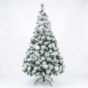 Árbol navideño nevado verde de follaje frondoso