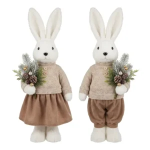 Conejos navideños blancos con atuendos beige