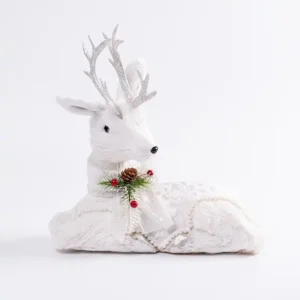 Reno ártico navideño blanco acostado con abrigo